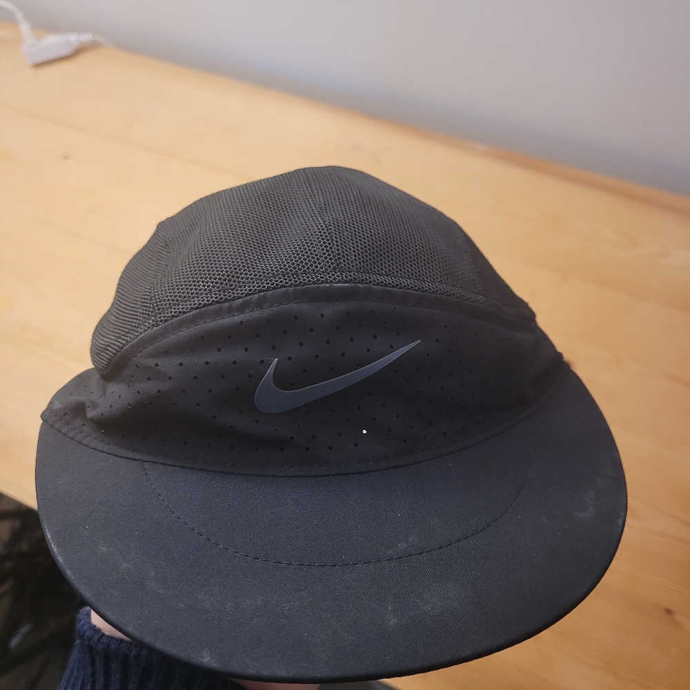 Nike tailwind running hat black